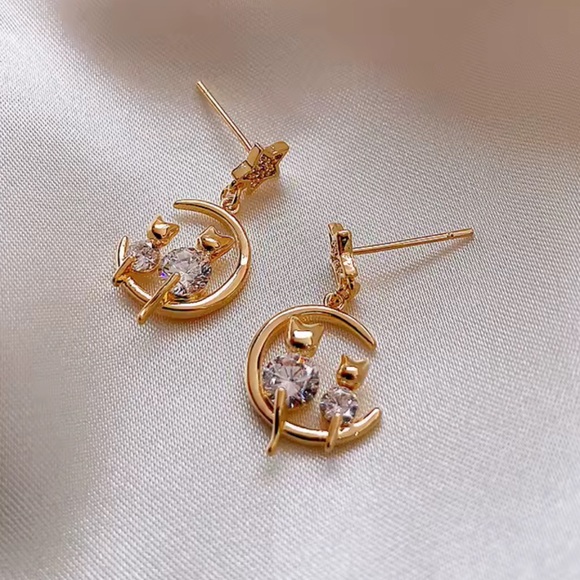 Celestial Cat Lovers Earrings – Gold Moon Design - Picture 4 of 5